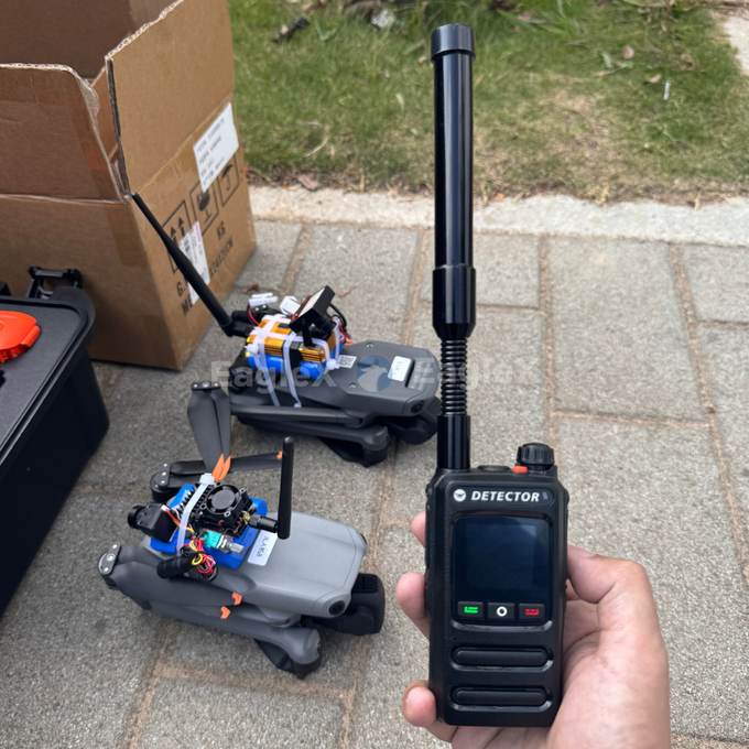 1.5-2KM FPV portatile Detettore di droni rilevamento 8001500MHz、24002485MHz、57255850MHz 1