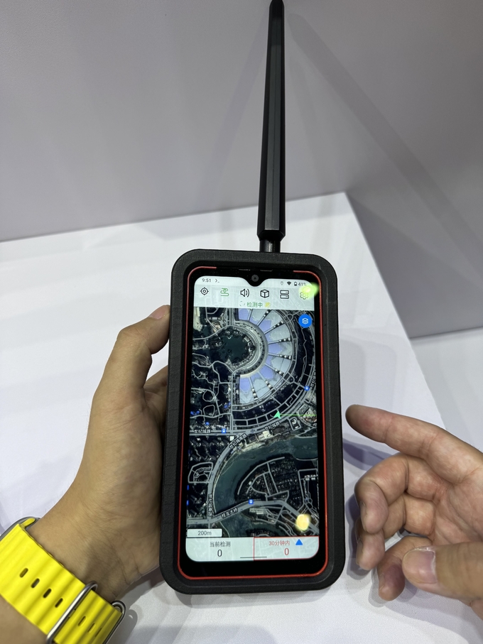 900MHz 2.4GHz 5.8GHz 3000Mhz Detettore di droni portatili 3KM Detezione 0